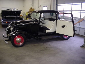 1932 ford 3 window coupe (11)